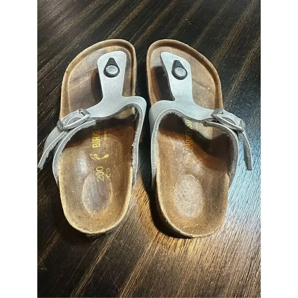 Birkenstock Gizeh kids leather silver sandals size C13 Narrow (EU31)